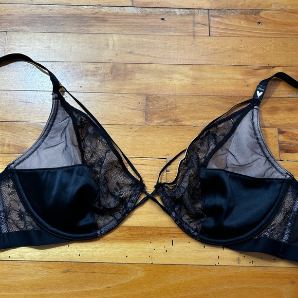 2/50$ 🖤 Victoria’s Secret plunge bra - Picture 2 of 3